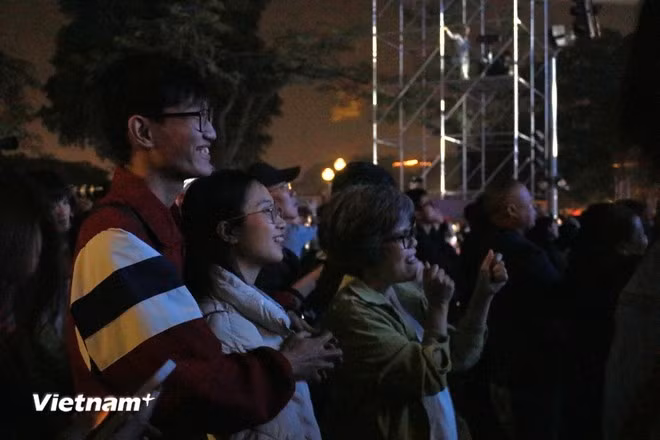 Le concert Vietnam Happy Fest 2025 a présenté au monde l’image d’un Vietnam moderne, dynamique et en plein développement. (Photo : VNA)