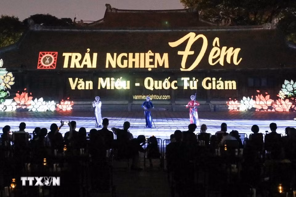 La ville possède de nombreux patrimoines mondiaux tels que la citadelle impériale de Thang Long, le temple de la littérature - Quoc Tu Giam, et des sites historiques tels que le lac Hoan Kiem et le mausolée de Ho Chi Minh. (Photo : Thanh Tung/VNA)