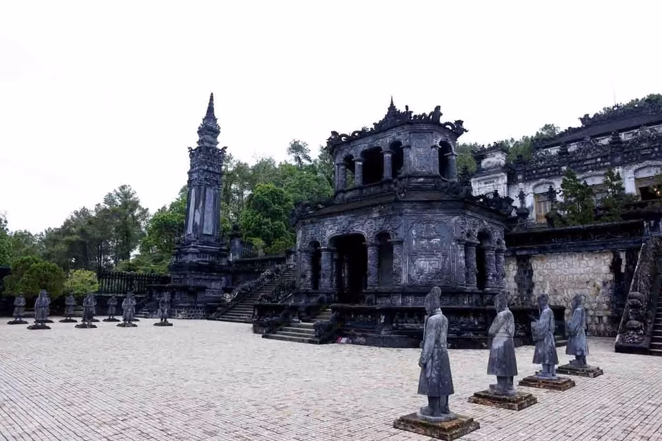 Les statues de pierre sont à l'échelle 1:1. Photo : Pham Hau - VNA