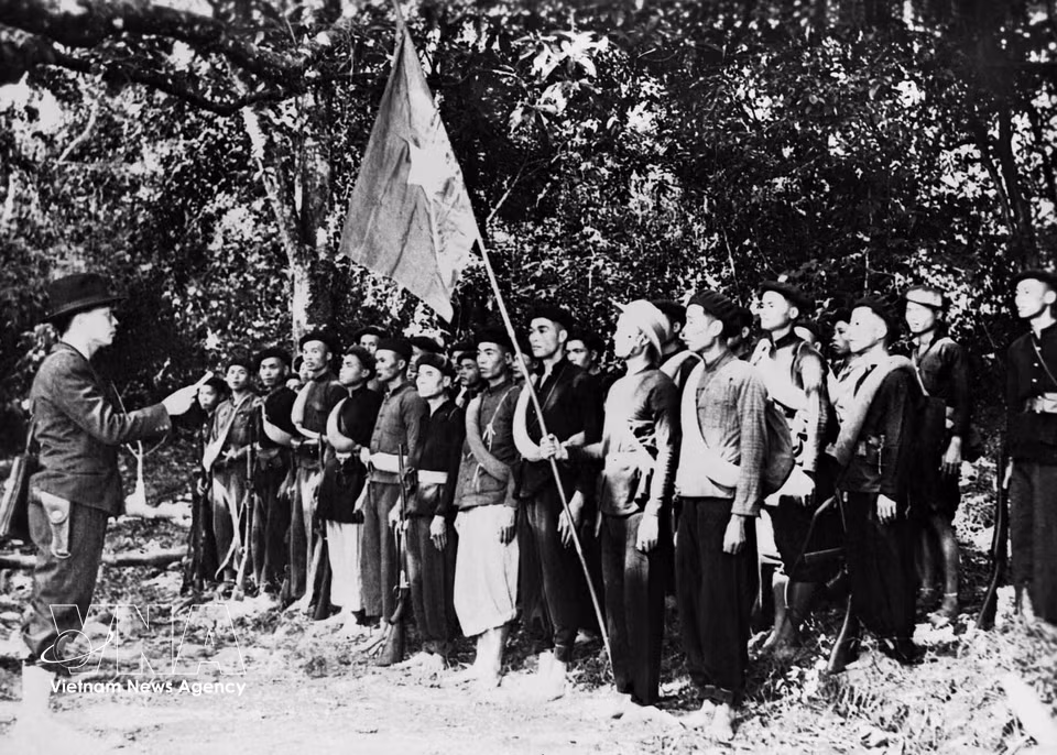 Le 22 décembre 1944, la Brigade de propagande armée pour la libération du Vietnam, précurseur de l’Armée populaire du Vietnam, fut créée à Cao Bang sous le commandement de Vo Nguyen Giap, ouvrant ainsi un nouveau front de lutte armée. Photo : VNA