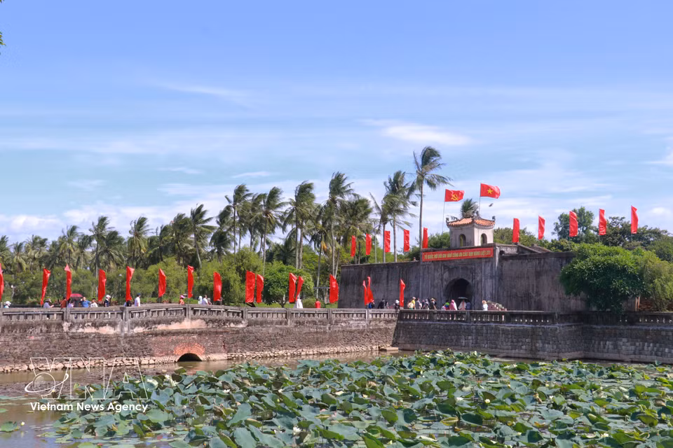 La lutte héroïque menée durant les 81 jours et 81 nuits pour défendre la Citadelle de Quang Tri témoigne du courage et de l'esprit de sacrifice des soldats et des habitants de Quang Tri, soutenus par l'ensemble du peuple vietnamien. Photo : VNA