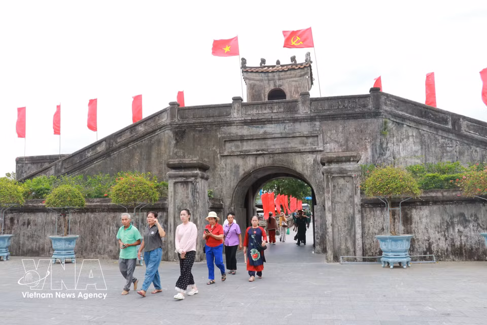 Dressée sur les rives du fleuve Thach Han, la Citadelle de Quang Tri est devenue un haut lieu de mémoire, où de nombreux soldats vietnamiens sont tombés pour l'indépendance et la liberté de la Patrie. Photo : VNA