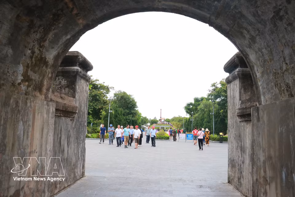 La Citadelle de Quang Tri est entrée dans l'histoire à l'issue de la bataille des 81 jours et 81 nuits, menée du 28 juin au 16 septembre 1972, l'un des affrontements les plus violents de la guerre de résistance contre l'armée américaine. Depuis, elle est devenue un symbole du patriotisme, du courage et de la volonté indomptable du peuple vietnamien. Photo : VNA