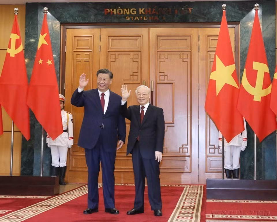 Dans l'après-midi du 12 décembre 2023, au siège du Comité central du Parti communiste du Vietnam (PCV), le secrétaire général du PCV, Nguyen Phu Trong (à droite), s'entretient avec le secrétaire général du Parti communiste chinois et président chinois, Xi Jinping, lors de sa visite d'État au Vietnam. Photo : VNA
