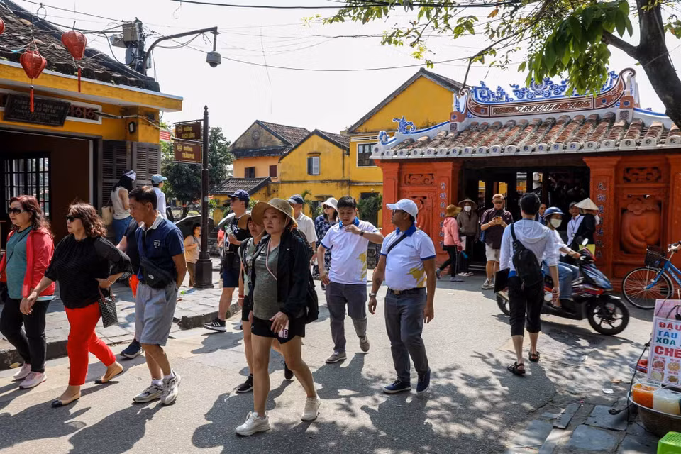Le tourisme est devenu un secteur économique clé, contribuant grandement au développement socio-économique de la province. Photo : Quoc Khanh - VNA