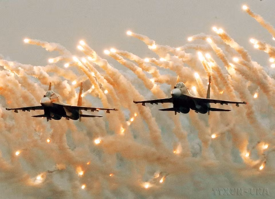 La modernisation de l’armée de l’air vietnamienne se concrétise par l’intégration d’avions de combat modernes Su-30MK2. Photo : VNA