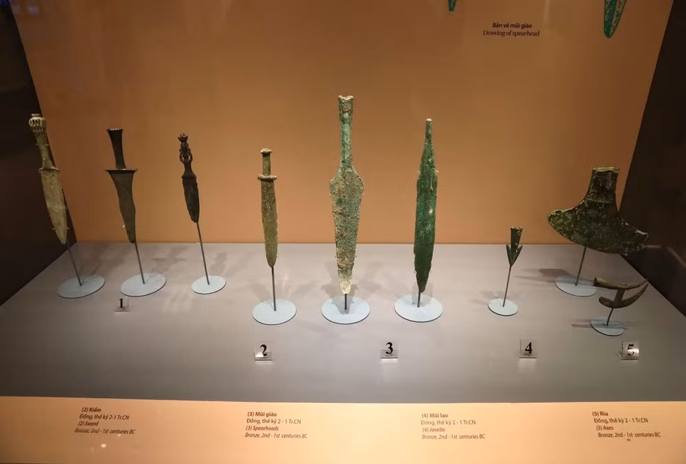 Des armes en bronze.jpg