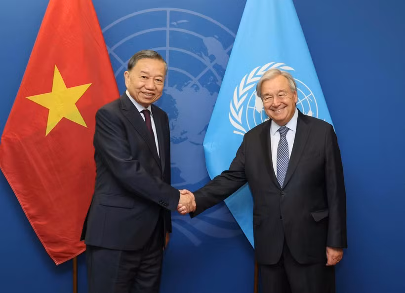 Le secrétaire général du Parti communiste du Vietnam (PCV) et président vietnamien, To Lam (gauche), et le secrétaire général de l'ONU, António Guterres. Photo: VNA