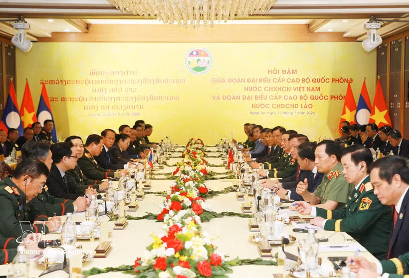 Entretien entre les ministres de la Défense du Vietnam et du Laos. Photo: VNA