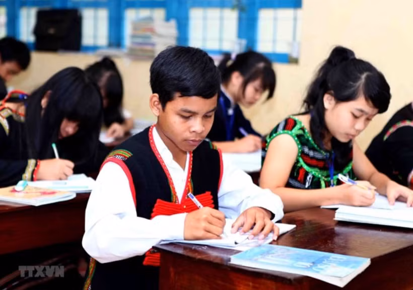 Des élèves issus de minorités ethniques à l'école. Photo d'illustration : VNA
