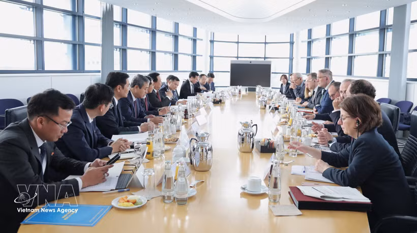 Le 11e échange théorique entre le Parti communiste du Vietnam (PCV) et le Parti social-démocrate d’Allemagne (SPD). Photo: VNA