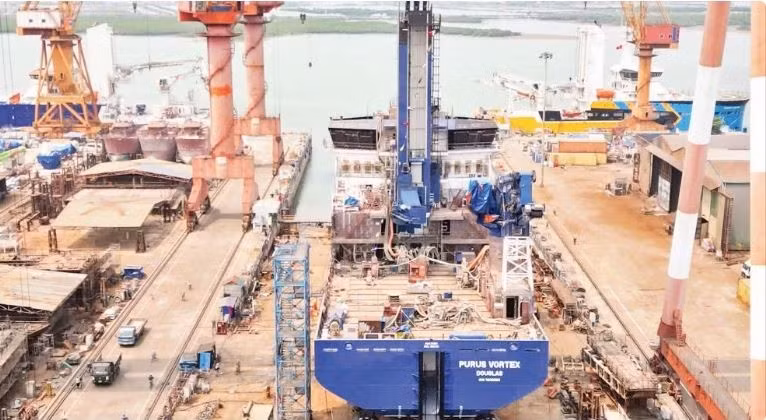 Le navire de service et d'opération de mise en service (CSOV) est construit au chantier naval de Ha Long. Photo : nhandan.vn
