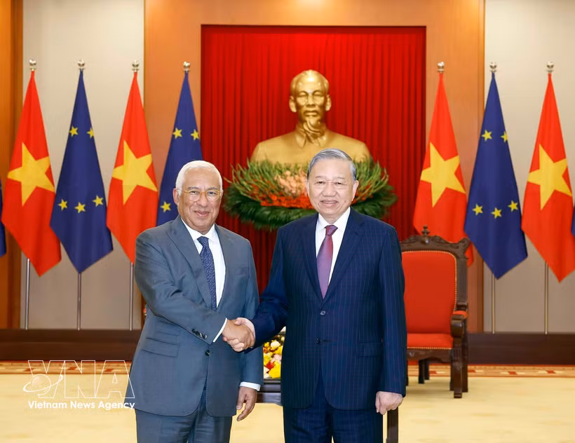 Le secrétaire général du Parti communiste du Vietnam (PCV) et président vietnamien, To Lam (droite), et le président du Conseil européen António Costa en janvier 2026. Photo : VNA