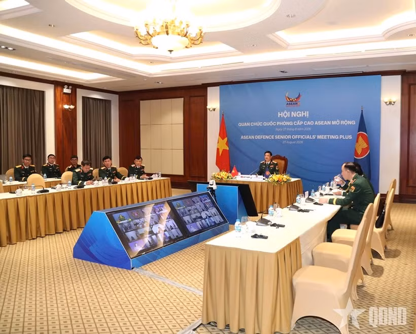 Le général de corps d'armée Nguyen Truong Thang, participe à la réunion en ligne des hauts fonctionnaires de la défense de l'ASEAN élargi. Photo: qdnd.vn