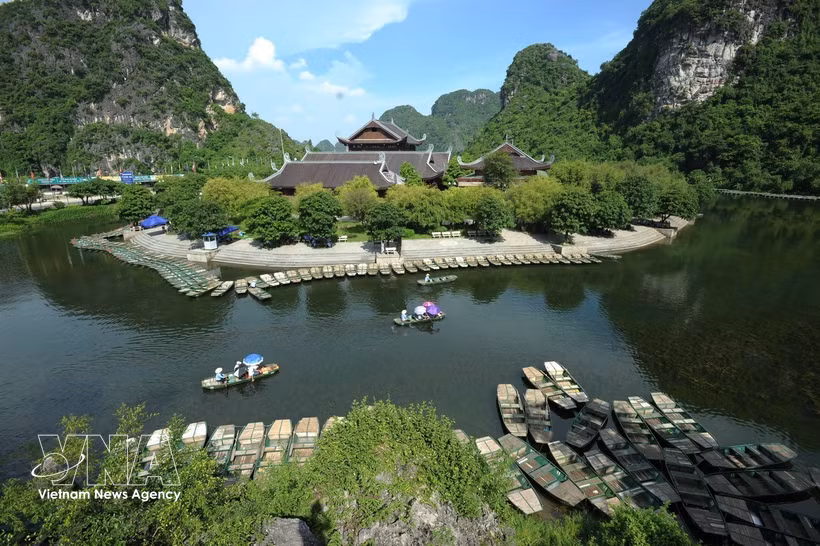 La Résolution n° 26-NQ/TW visant à faire du tourisme vietnamien un secteur économique de pointe dans la nouvelle ère. Photo: VNA