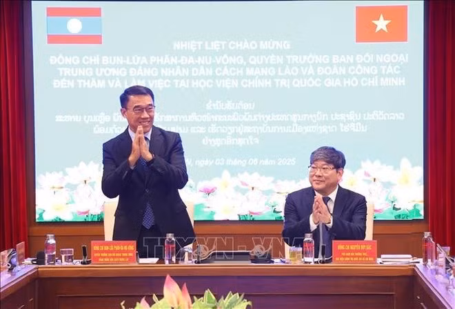 vietnam-laos-hcma-vna.jpg