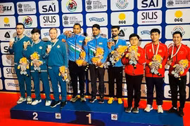 Le tireur Pham Quang Huy et ses coéquipiers ont remporté la médaille de bronze pour l'équipe vietnamienne de tir. Photo : thethao.sggp.org.vn