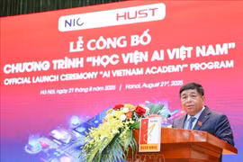 Le vice-Premier ministre Nguyên Chi Dung s’exprime lors de la cérémonie, à Hanoi, le 21 août. Photo : VNA