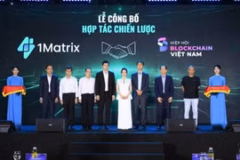 L’entreprise technologique vietnamienne 1Matrix lance la première plateforme blockchain de couche 1 entièrement développée, exploitée et détenue par des ingénieurs vietnamiens, à Hanoi, le 6 mai 2025. Photo: VNA