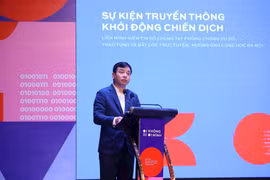 Le général de brigade Lê Xuân Minh, directeur du Département de la cybersécurité et de la prévention de la criminalité liée aux hautes technologies du ministère de la Sécurité publique, s’exprime lors du lancement de la campagne. Photo : hanoimoi.vn