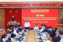 Le membre du Politburo, secrétaire du Comité du Parti de l’Assemblée nationale et président de l’Assemblée nationale, Trân Thanh Mân, s’exprime lors de la conférence, à Hanoi, le 9 mars. Photo : VNA