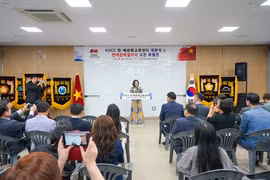La consule générale du Vietnam à Busan, Doàn Phuong Lan, s’exprime lors de la cérémonie, à Daegu, en République de Corée. Photo : baoquocte.vn