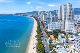 Une vision de Nha Trang. Grâce à la dernière étude d’Hotels.com, les voyageurs avisés peuvent choisir précisément leur prochaine destination et profiter d’un séjour dans un hôtel cinq étoiles à un prix défiant toute concurrence. Photo: VNA