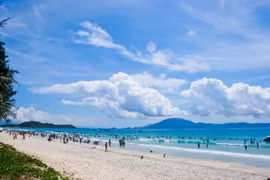 La plage de Dô Son, l'une des attractions naturelles de Hai Phong. Photo: mia.vn
