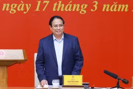 Le Premier ministre Pham Minh Chinh copréside avec le président de l’Assemblée nationale Trân Thanh Mân la conférence d’annonce du projet de rapport de la mission de contrôle 1908 du Politburo et du Secrétariat du Comité central du Parti sur le Comité du Parti de l’Assemblée nationale. Photo : VNA
