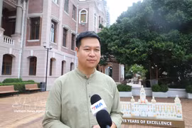 Vu Hai Truong, du bureau des admissions de l’Université de Hong Kong. Photo : VNA