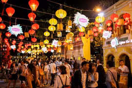 Des lanternes illuminent lla vieille ville de Hôi An. Photos: ivivu.com