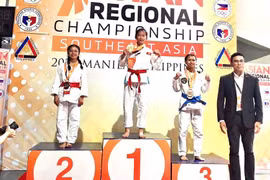 Triêu Thi Thuy, 17 ans, a remporté l’or pour le Vietnam dans la catégorie féminine Newaza Gi (44 kg). Photo : Comité d’organisation