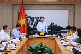 Le vice-Premier ministre Hô Quôc Dung présidant la réunion, à Hanoi, le 21 octobre. Photo : VNA