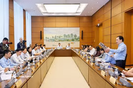 Vue d'ensemble du débat en groupe dans le cadre de la deuxième session de la 16e législature, à Hanoi, le 21 octobre. Photo: VNA