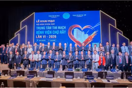 Plus de 1.000 cardiologues et experts de la santé se sont réunis le 13 septembre à Hô Chi Minh-Ville pour la 6e conférence scientifique du Centre cardiovasculaire de l’Hôpital Cho Rây. Photos bvchoray.vn