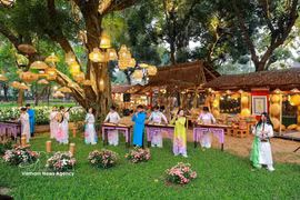Performances artistiques dans le "Jardin de lumière" au Temple de la Littérature. Photo: VNA