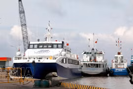 De nouvelles réglementations sur l'entrée, la sortie et le transit des navires dans les eaux territoriales vietnamiennes, entreront officiellement en vigueur en octobre. Photo: VNA