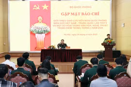 Conférence de presse pour annoncer le 9e échange d’amitié en matière de défense des frontières entre le Vietnam et la Chine. Photo: VNA