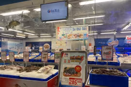 Les produits aquatiques arrivent en force dans les rayons. Photo : journal Tin tức và Dân tộc (Nouvelles et Ethnies)