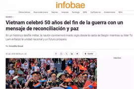 Capture d'écran de l'article intitulé «Le Vietnam célèbre les 50 ans de la fin de la guerre avec un message de réconciliation et de paix» sur le site argentin Infobae. Photo: VNA