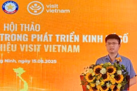 Le secrétaire général de l'Association nationale des données, Dào Duc Triêu, s'exprime lors de la cérémonie de lancement de l'application «Visit Vietnam». Photo: NDEL