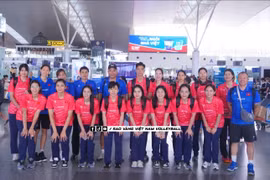 Les joueuses vietnamiennes partent pour la Thaïlande pour assister à la première étape de la SEA V.League 2025. Photo : thethaovanhoa.vn
