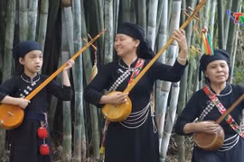 À Thai Hai, les enfants apprennent le Then dès 5-6 ans. Photo: Thai Nguyên TV