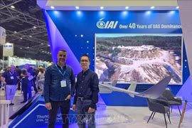 Lê Thai Hoa, conseiller commercial vietnamien en Israël, lors du salon UVID DroneTech 2025 consacré aux technologies de drones. Photo : VNA