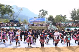 Performance de flûte Hmong. Photo: VNA