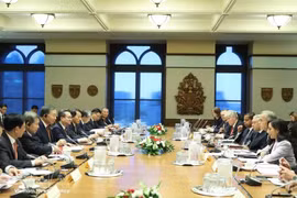 Le secrétaire général du Parti communiste du Vietnam et président vietnamien Tô Lâm s’entretient avec le Premier ministre canadien Mark Carney à Ottawa, le 24 septembre (heure locale). Photo : VNA