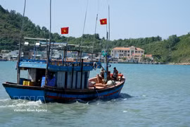 Un bateau de pêche de la province de Gia Lai prend la mer. Photo: VNA