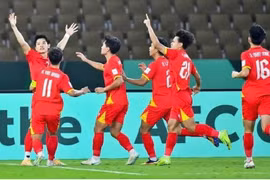 L'attaquant vietnamien Dinh Bac célèbre son but. Le Vietnam vise un moment historique face à une Chine tenace lors d'une demi-finale de Coupe d'Asie U23 à enjeux élevés, où styles, confiance et discipline contrastés s'affrontent sous les projecteurs saoudiens.