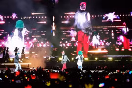 Les concerts de Big Bang ont rassemblé plus de 80.000 spectateurs en deux soirées au stade de My Dinh. Photo kenh14.vn