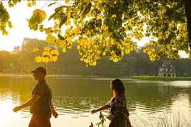 Le lac Hoàn Kiêm ou lac de l'Épée restitué, à Hanoi. Photo: VNA
